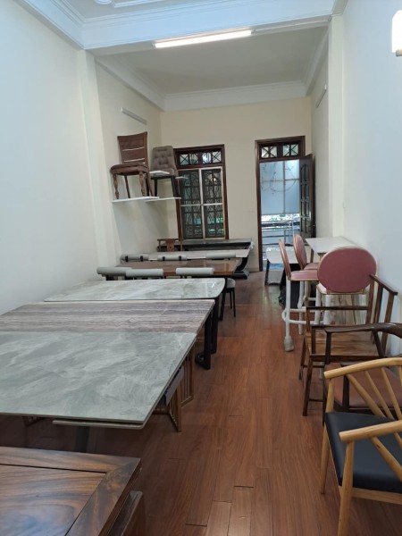 Cho thuê nhà nguyên căn mặt phố Đường Láng 70m2* 4 tầng, giá 30 triệu/tháng (có thương lượng)
