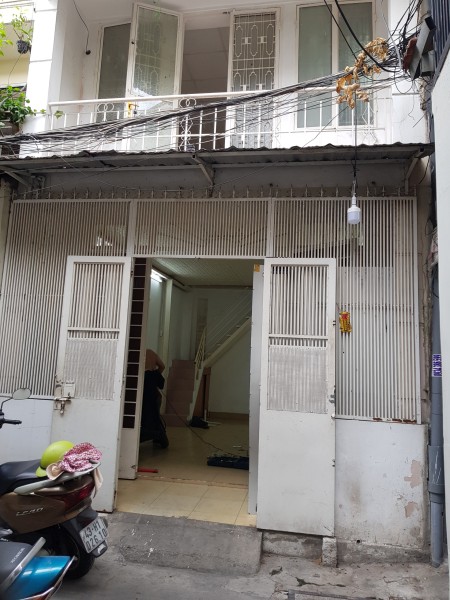 Cho thuê nhà hẻm 357/ đường CMT8, 402m 2PN giá 12,5tr