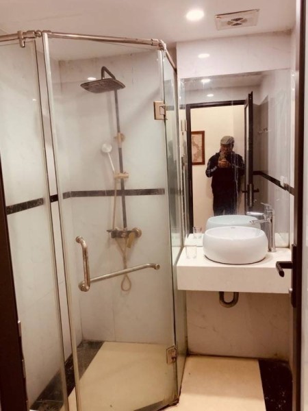 Cho thuê nhà mới nguyên căn La Thành - Ba đình, 50m2, 5 phòng ngủ, 4 toilet