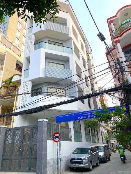 Cho thuê tòa nhà 2 MT Nguyễn Cửu Vân, hầm - 6 tầng, 80tr/tháng