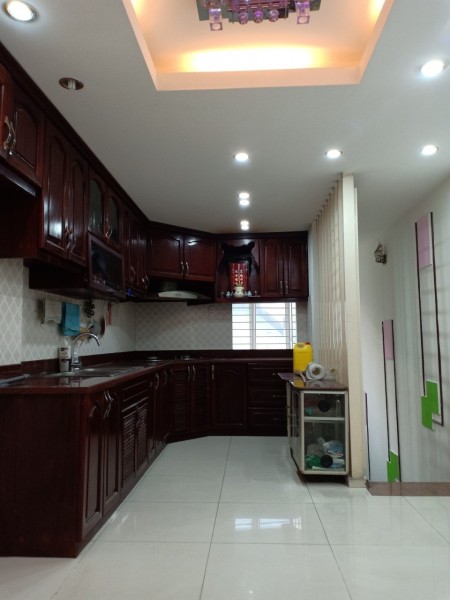 Cho Thuê Nhà Nguyên Căn 39 M2 bên Nguyễn Văn Nghi, Gần Trường Đh Công Nghiệp., 160m2, 4 phòng ngủ, 4 toilet
