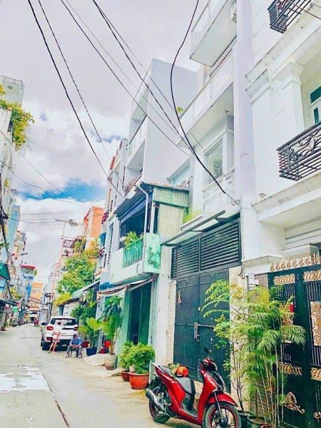 Cho thuê nhà 32/106 Ông Ích Khiêm. P 14 . Q. 11., 44m2, 5 phòng ngủ, 3 toilet