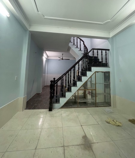 Cho thuê nhà nguyên căn 2 tầng Ô tô vào tận nhà đường Phan Huy Ích