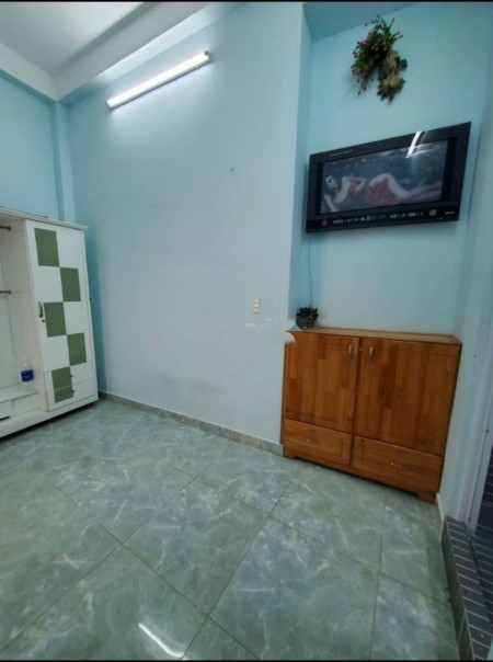 Cho thuê nhà hẻm 1/ đường CMT8, P15, Q10