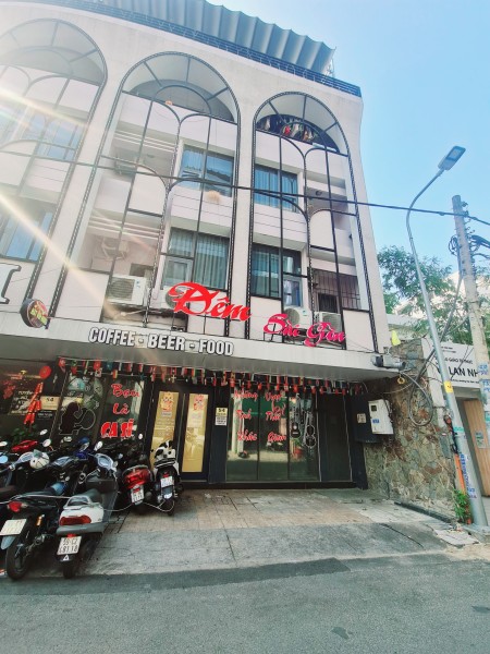 Cho thuê nhà mặt tiền đường lớn đang kinh doanh Coffee