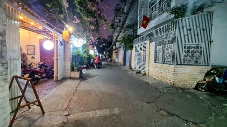 Cho thuê nhà HXH Trần Quang Diệu, 2PN 2WC ở, kinh doanh giá 10tr