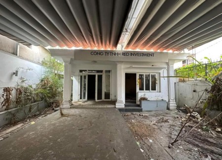 Ngang 15x30m Mặt tiền Chu Văn An 2 tầng, sân vườn rộng, giá rẻ 55tr/th