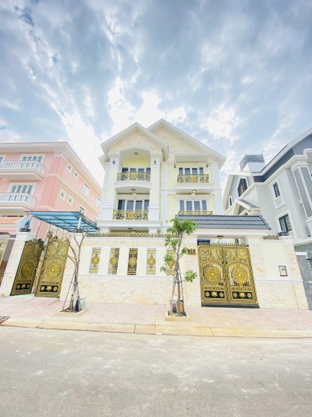 Cho thuê biệt thự liên phường q9 - ngay vx liên phường - 15x18m 3 lầu - có hầm + thang máy - 6pn 7wc