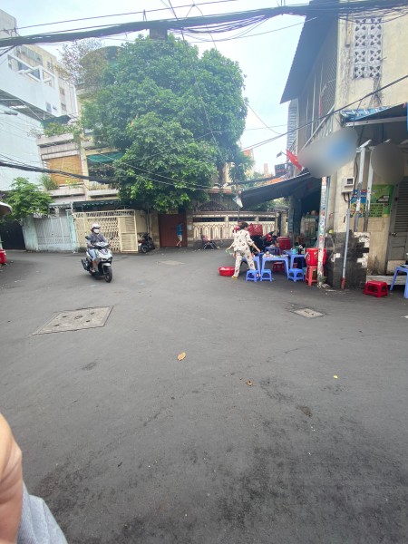 Cho thuê nhà Mặt tiền P11, quận Phú Nhuận 18 triệu mặt tiền 10m thoải mái kinh doanh