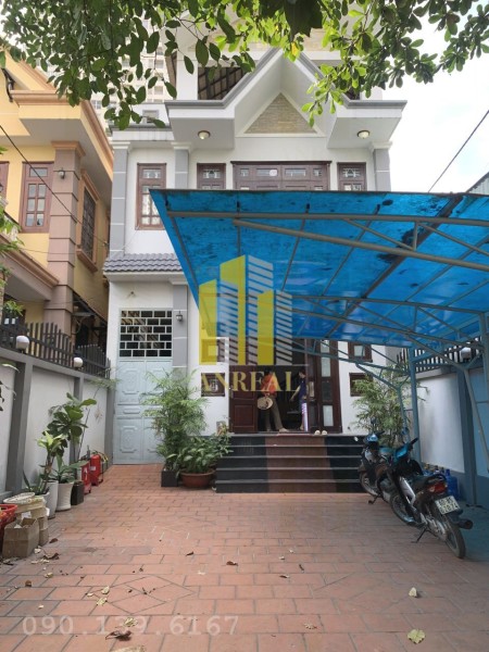 Cho thuê Villa sân rộng ngay khu Thảo Điền - 2 Lầu 5 Phòng 7x25m