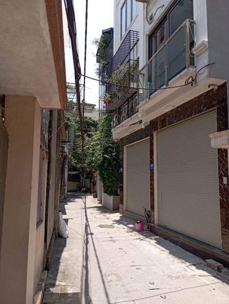 Cho Thuê Nhà Nguyên Căn, Yên Hòa, Cầu Giấy, 45m2 x 5T, Mt 4m, Giá: 14 Tr/Th. (Có TL)