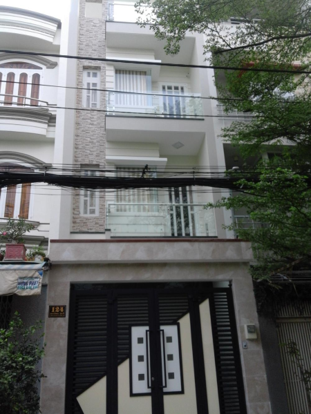 Cho thuê nhà nguyên căn (4x17)3.5 tấm có NTCC khu Bình Phú, 68m2, 4 phòng ngủ, 4 toilet