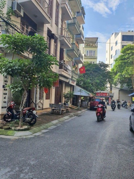 Cho Thuê T1, Mặt Phố Hoàng Quốc Việt, Cầu Giấy, 40m2, Mt 8, Giá: 9 Tr/Th. (Có TL), 40m2, 1 phòng ngủ, 1 toilet