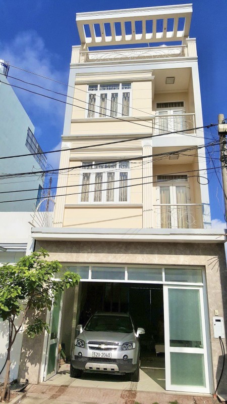 Cho thuê nhà nguyên căn mặt tiền quận 7, 3 lầu giá rẻ