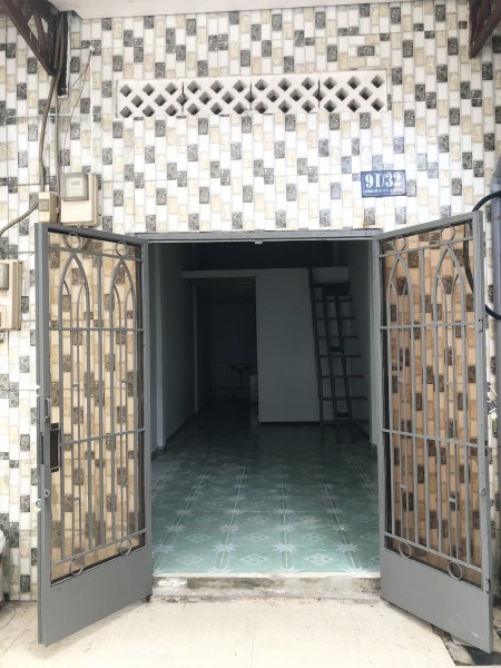 Cho thuê nhà NGUYÊN CĂN 1trệt,1lầu,1WC mới sơn sửa đẹp; đường 18,P8,QGV. DTSD 50m2. Giá 6,5 tr/tháng