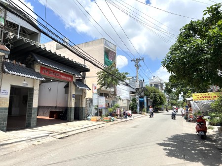 Cho thuê nhà diện tích sử dụng 640m2, 1 trêt 2 lầu, ngay chợ Đại hải, Hóc Môn, 307m2, , 6 toilet
