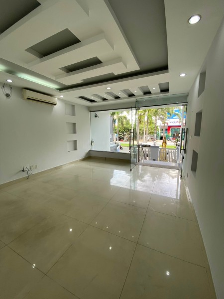 Cho thuê nhà trệt, hầm, 4 lầu Nguyễn Thị Thập, diện tích 5x20