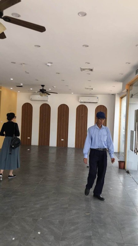 Cho thuê mặt phố Kim Đồng lô góc, vỉa hè 65m 3 tầng, mt 10m 30tr