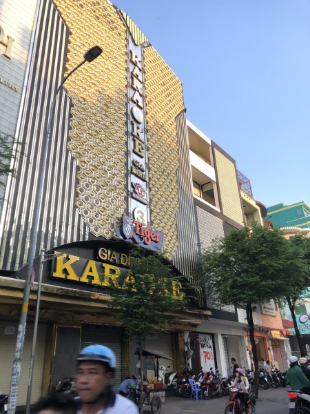 Nhà mặt tiền đường Nguyễn Chí Thanh - Ngay khu dân cư sầm uất kinh doanh - xe tải vào được.