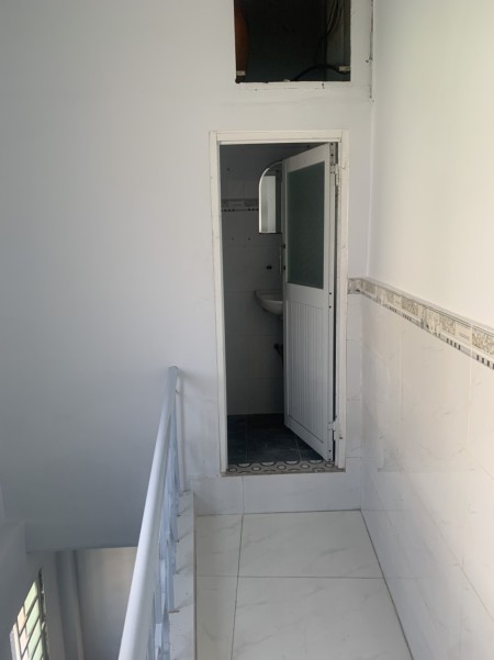 Chính chủ cho thuê nguyên căn 2 mặt tiền 1021 Nguyễn Kiệm - P3 - GV, 50m2, 2 phòng ngủ, 2 toilet