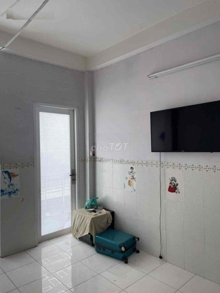 Cho thuê nhà HXH đường số 6, phường 4, quận 4