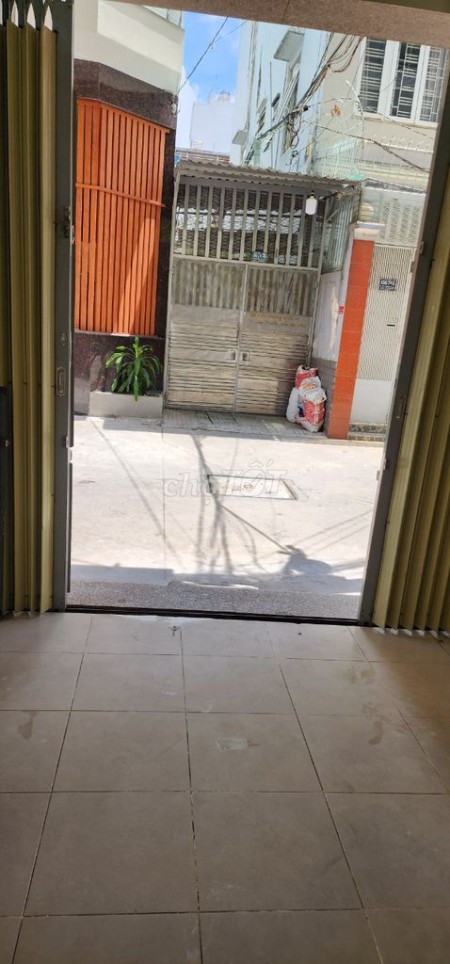Cho thuê nhà nguyên căn Cách Mạng Tháng 8, q3 (hẻm xe hơi) giá 13tr/tháng