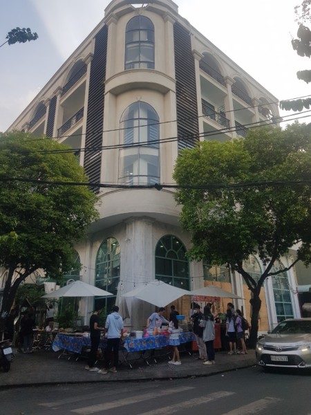 Cho thuê 2 mặt tiền Nguyễn Trãi Quận 5., 140m2, 4 phòng ngủ, 4 toilet