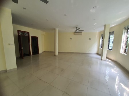 Cho thuê nhà phố Trung Kính diện tích 90m2, thông sàn