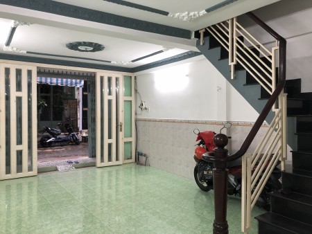 Gía thuê nhanh, 5pn, 3 lầu, nhà chắc chắn, hxh, 150m2, 5 phòng ngủ, 3 toilet