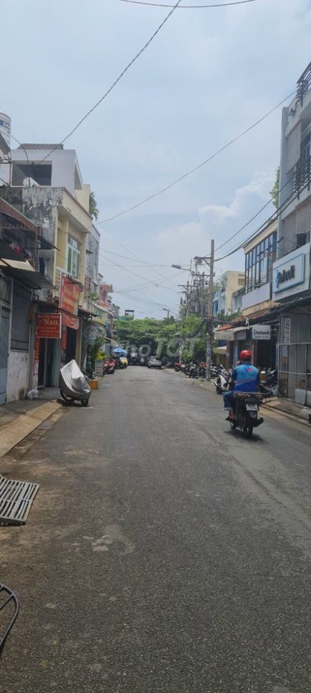 Cho thuê Mặt Tiền Nguyên Căn Quận 10 giá 15 triệu