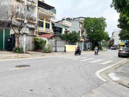 Cho thuê tòa nhà làm văn phòng mặt phố Thượng Thanh, Long Biên, 250m2, 2 phòng ngủ, 2 toilet