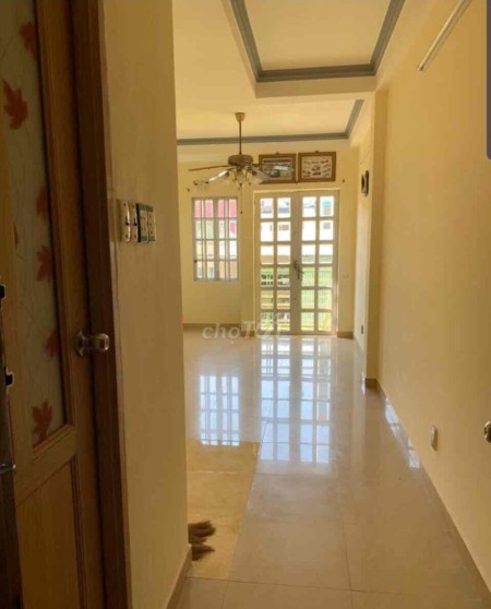 Cho thuê nhà Nguyên Căn Quận 10, đường Nguyễn Tri Phương 18tr