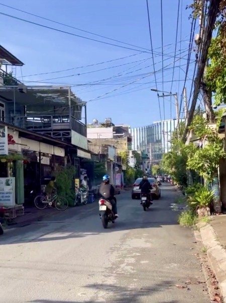 Cho thuê nhà 1 trệt 1 lầu 2pn/2wc mặt tiền đường 12 Trường Thọ sầm uất