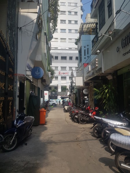 Cho thuê nhà hẻm xe hơi Nguyễn Trãi, quận 1, giá 10tr