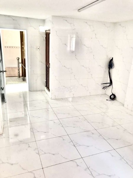 Cho thuê Nguyên Căn góc 2 MT Lạc Long Quân, P8, Tân Bình - 30tr/th