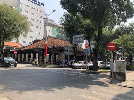 Cho thuê góc 2MT Pasteur-Nguyễn Du, P. Bến Nghé, Q1 - 10*25m chỉ 250tr.