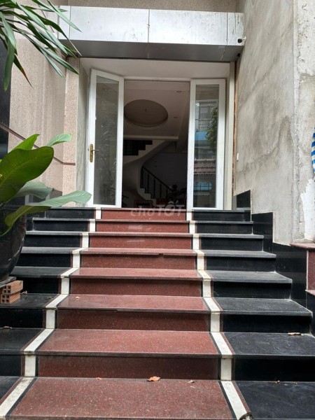 Cho thuê nhà riêng hướng đông , chếch đông nam : xinh xắn tiện nghi