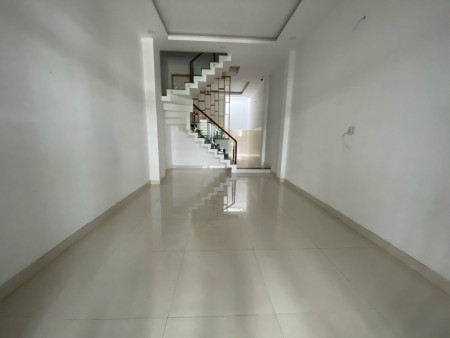 Cho thuê nhà nguyên căn liên hệ: 0963299377 ( Nga ), 100m2, 4 phòng ngủ, 5 toilet