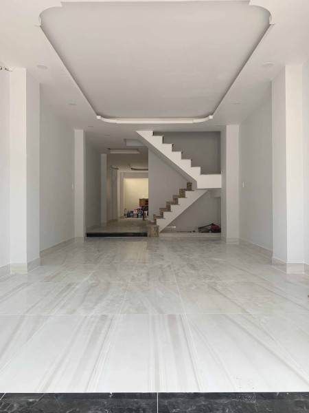 Cho thuê nhà mặt tiền Tạ Quang Bửu vị trí đẹp, gần chung cư Topaz, 4,5x20, có thang máy, P4Q8