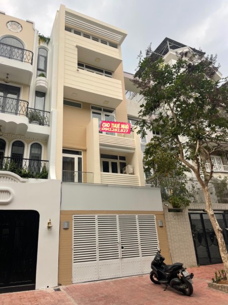Cho thuê nhà 5 lầu ngay siêu thị Vincom Quận 7 khu Nam Long