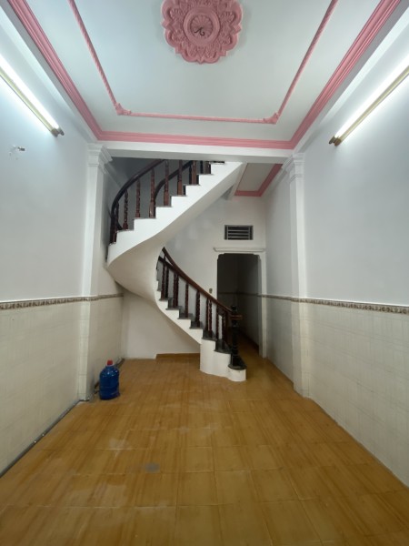 Nhà nguyên căn cho thuê 4PN + 3 Toilet 2 Tầng có ban công, 120m2, 4 phòng ngủ, 3 toilet