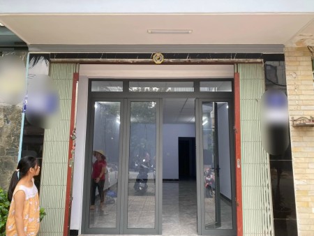 Cho thuê nguyên căn, đường lớn phước bình, 3 phòng ngủ,100m2, đường trước nhà 12m có vỉa hè đổ