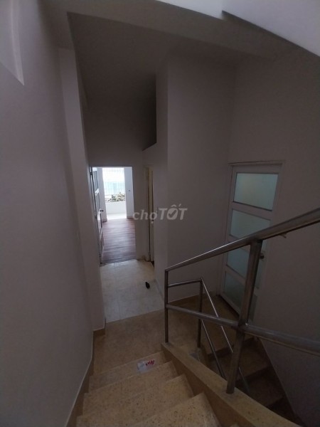 Cho thuê nhà nguyên căn trung tâm quận 1