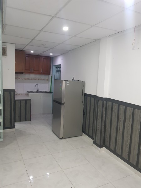 Cho thuê nhà đường Nguyễn Trọng Tuyển, nhà 2 Tầng 2PN giá 8tr