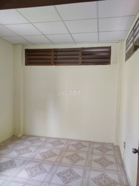 Nhà ở mặt tiền phù hợp KD hàng quán, thuận tiện giao thông ngay tại trung tâm quận 1