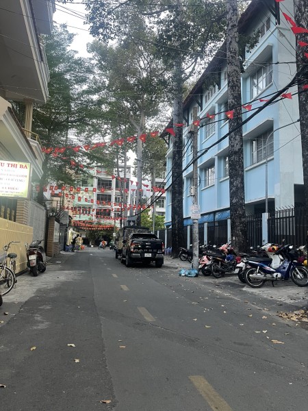 cho thuê nhà mặt đường Lạc Long Quân đoạn đẹp khu ngân hàng, 52m2, 3 phòng ngủ, 4 toilet