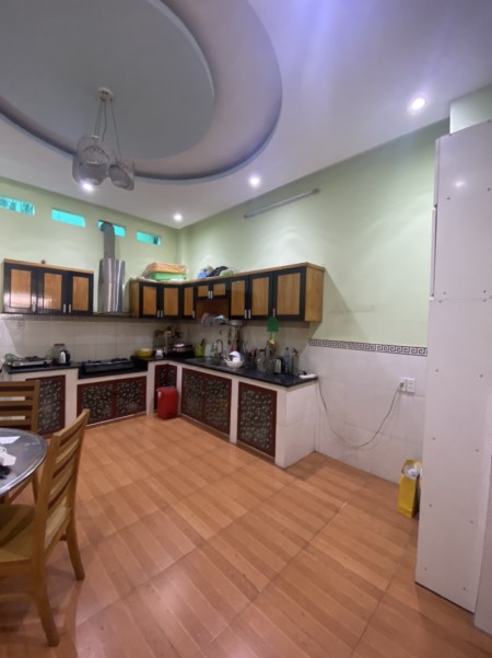 cho thuê nhà nguyên căn có nội thất gần bốn xã, 80m2, 4 phòng ngủ, 4 toilet