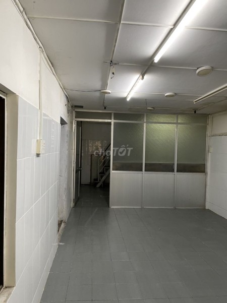 Nhà nguyên căn 3.7x16m hẻm 540 CMT8, p. 11, q. 3, 60m2, 1 phòng ngủ, 1 toilet