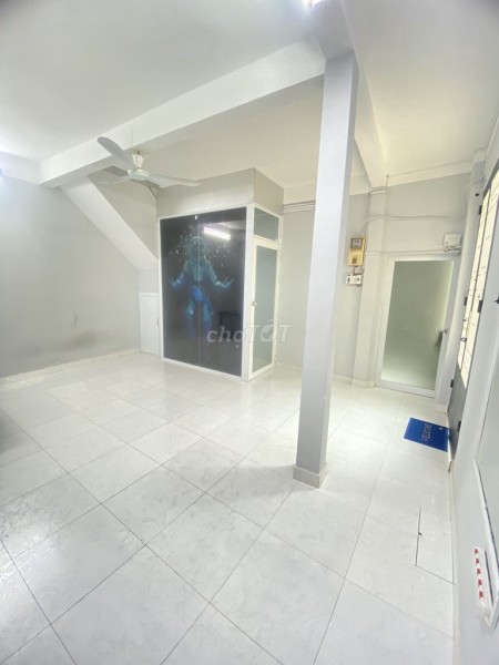 Nhà cho thuê nguyên căn hẻm xe hơi, quận Phú Nhuận