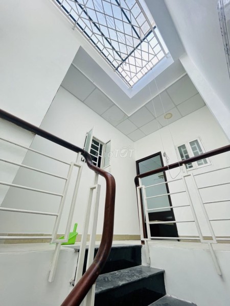 Cho thuê nhà hẻm oto 85m2 ngay chợ Trần Văn Quang